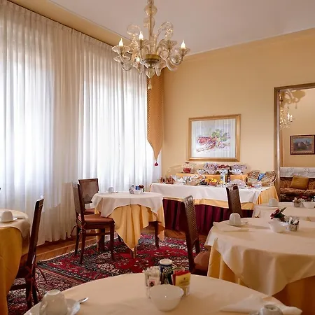 Casa Gardenia Venice - Atika & Atif 3* Маргера